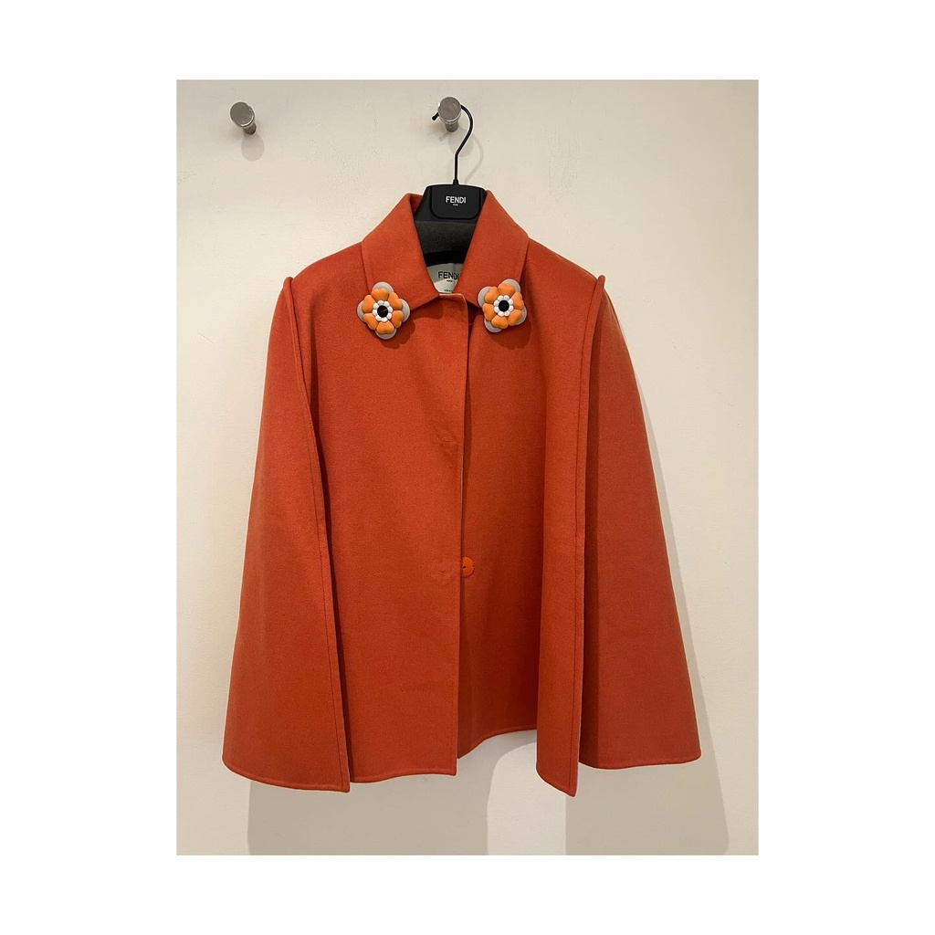 F E N D I cape size 44 Italian